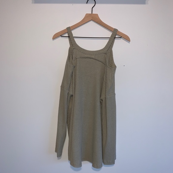 Altar’d state cold shoulder top - Picture 6 of 6